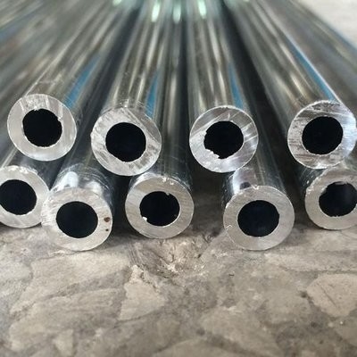 자동차를 위해 이음새가 없는 ASTM 1050 1060 알루미늄 합금 파이프 광택있는마무리